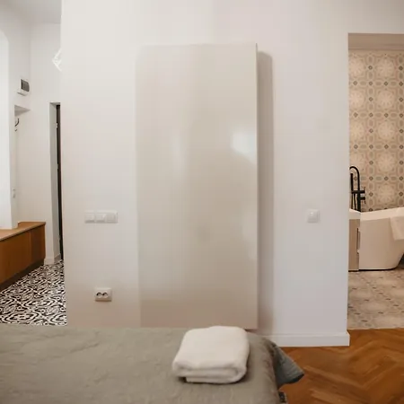 Heart Of The 아파트 *